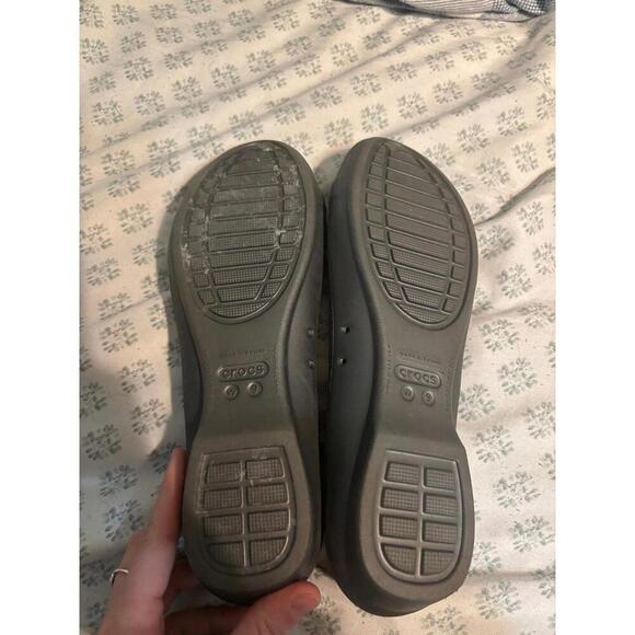 Crocs Medallion Flats Size 9 - Picture 3 of 6